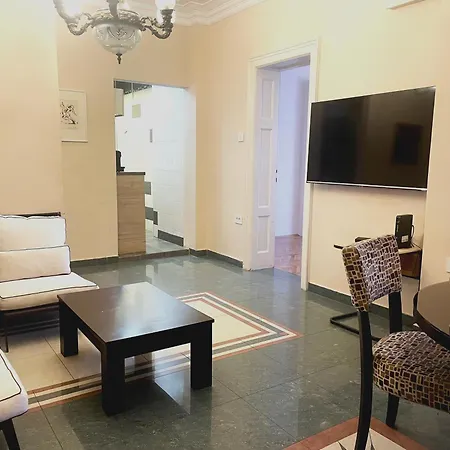 4 Bedroom In The Pedestrian Zone Belgrado
