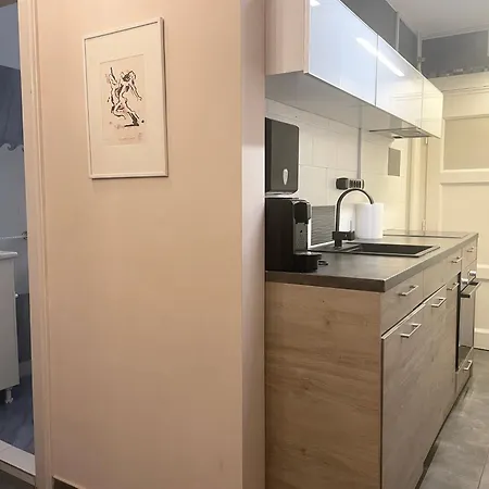 Appartamento 4 Bedroom In The Pedestrian Zone Belgrado