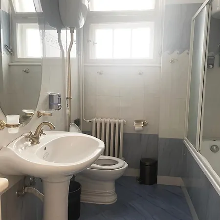 4 Bedroom In The Pedestrian Zone Appartamento Belgrado